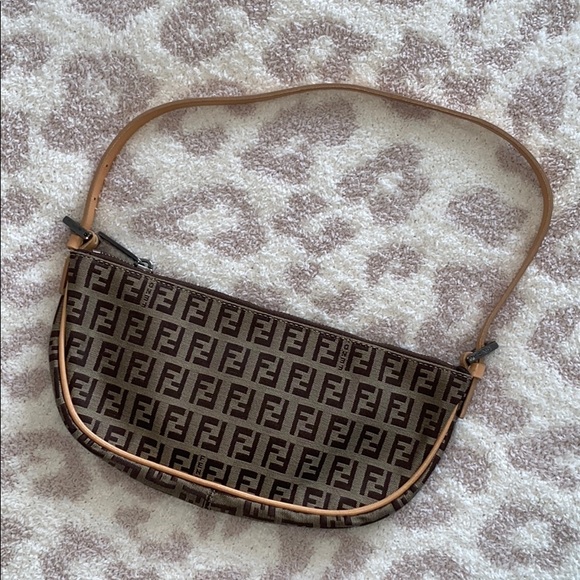 Fendi Handbags - Fendi Baguette purse